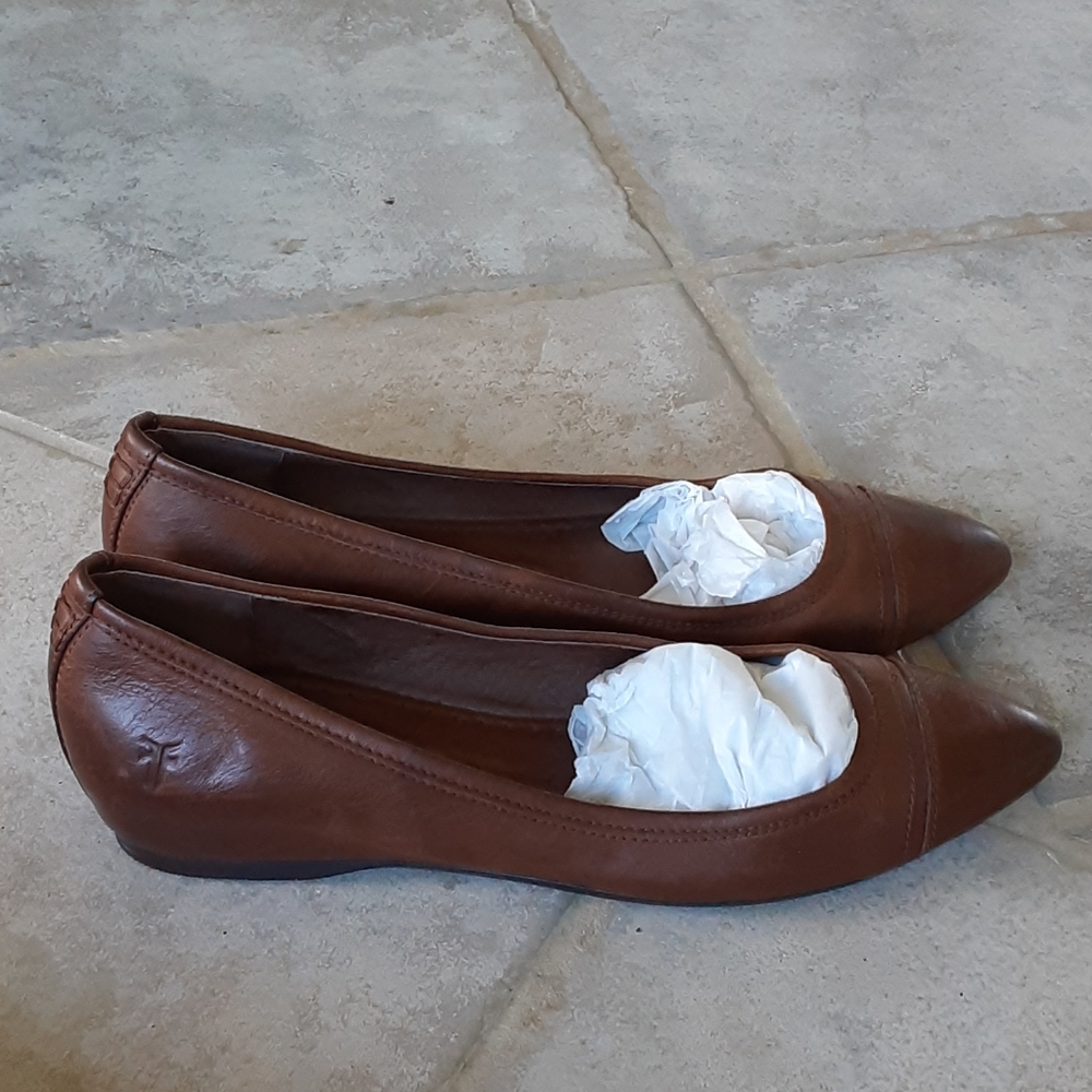 Frye Leather Flats sz 10
